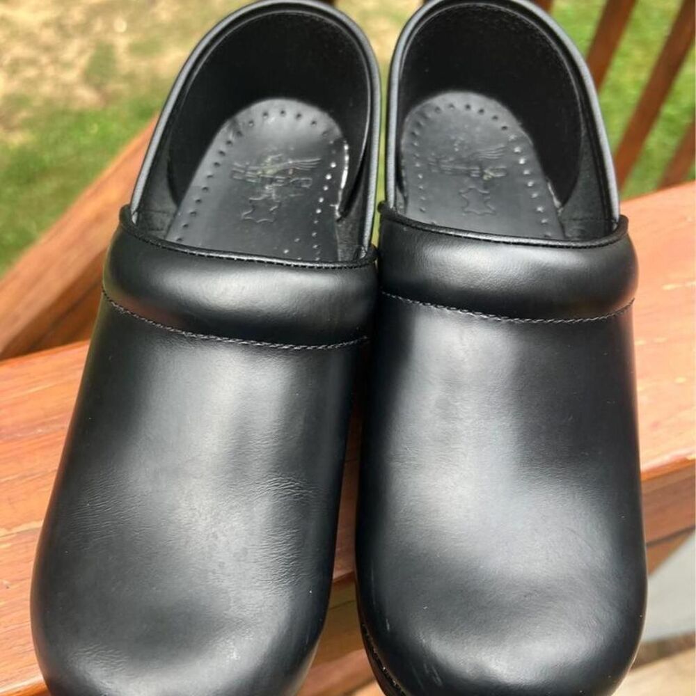 Dansko Women's US 8.5/9 EU 39 Wide Black Leather Professional Work Clogs